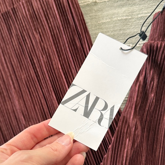 NWT Zara Burgundy Pleated Pants - Picture 2 of 5